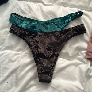 PINK
VELVET THONG PANTY